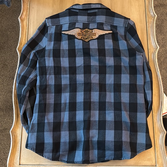Women’s Harley Davidson size Medium Flannel button down shirt. - Picture 2 of 4